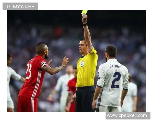 皇马与拜仁激战中的争议判罚引发球迷热议与媒体关注